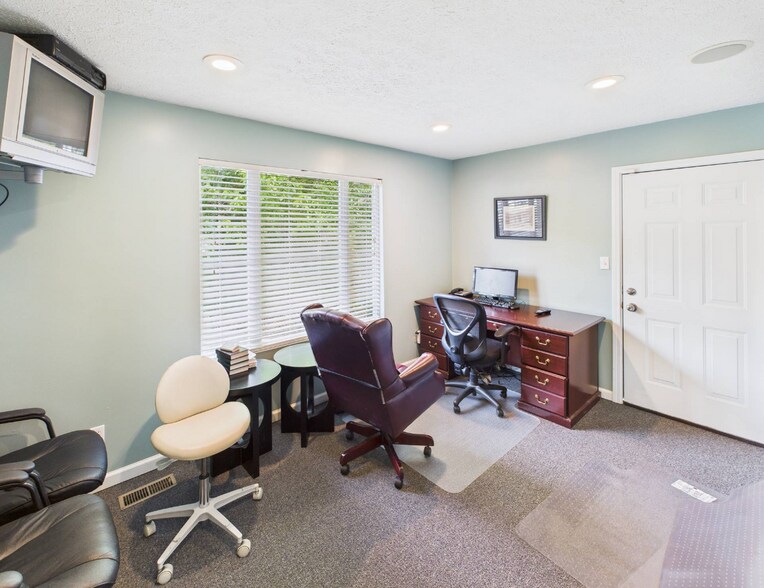More Photos Of 319 Main St, Clay Medical For Sale