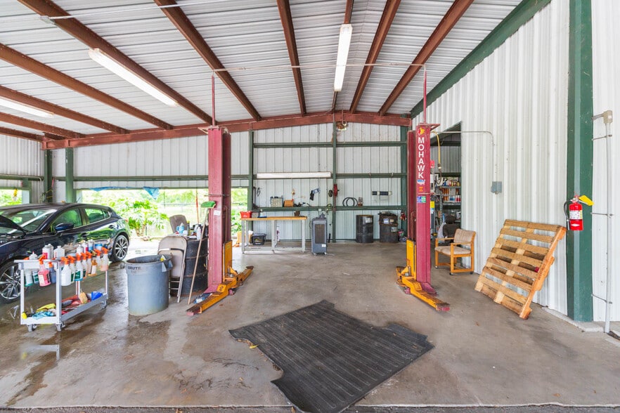 More Photos Of 13815 21st St, Dade City Auto Dealership For Sale