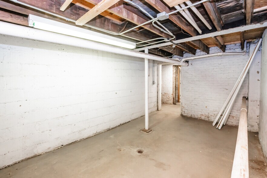 More Photos Of 1928 W Montrose Ave, Chicago Apartments For Lease