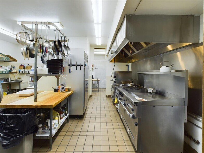 More Photos Of 234 E 1st St, Powell Hotel For Sale