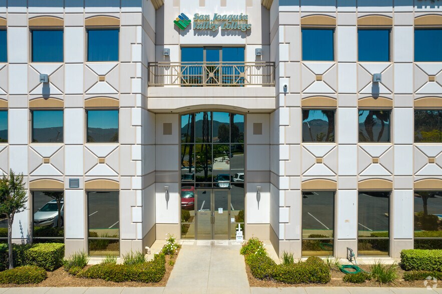 More Photos Of 27290 Madison Ave, Temecula Unknown For Lease