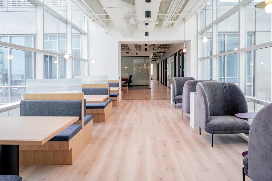 More Photos Of 30 Adelaide St E, Toronto Coworking Space
