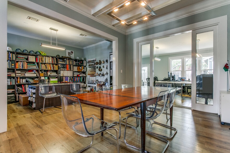 More Photos Of 105 Montclair Ave, San Antonio Medical For Sale