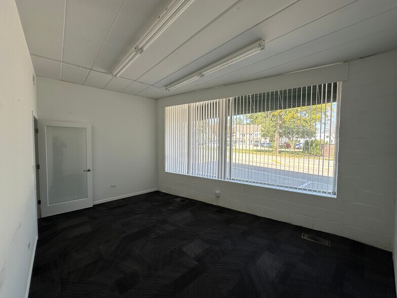 More Photos Of 220-230 Hicks Pl, Palatine Storefront Retail Residential For Sale