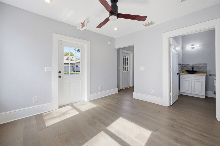 More Photos Of 527 NE 8th Ave, Ocala Office Residential For Sale
