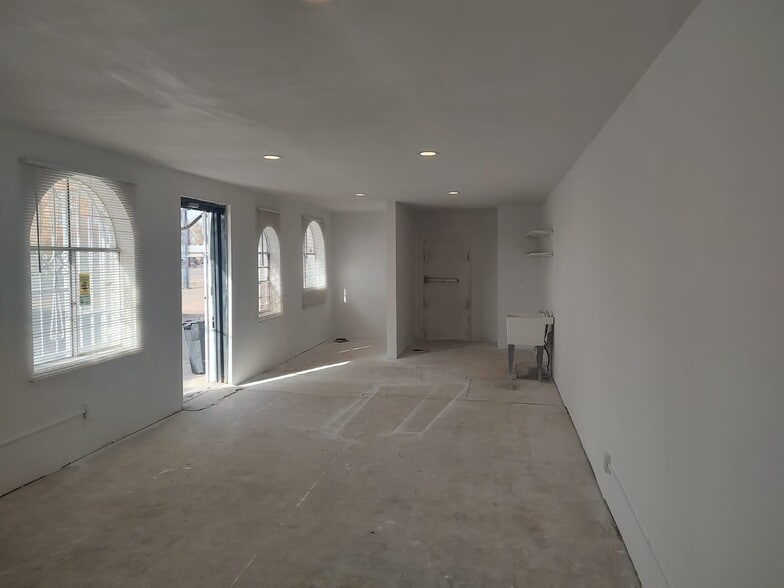 More Photos Of 1224 S Main St, Belen Freestanding For Lease