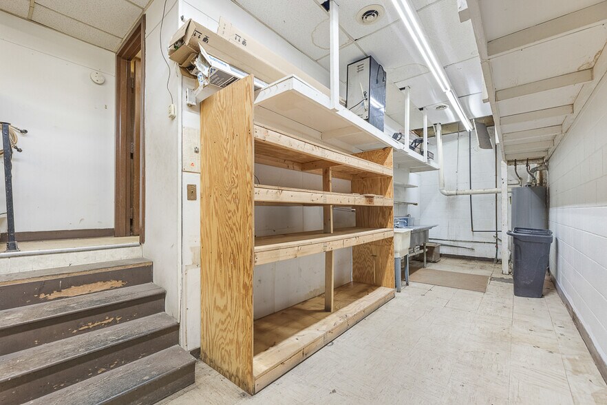 More Photos Of 7123 Lorain Ave, Cleveland Freestanding For Lease