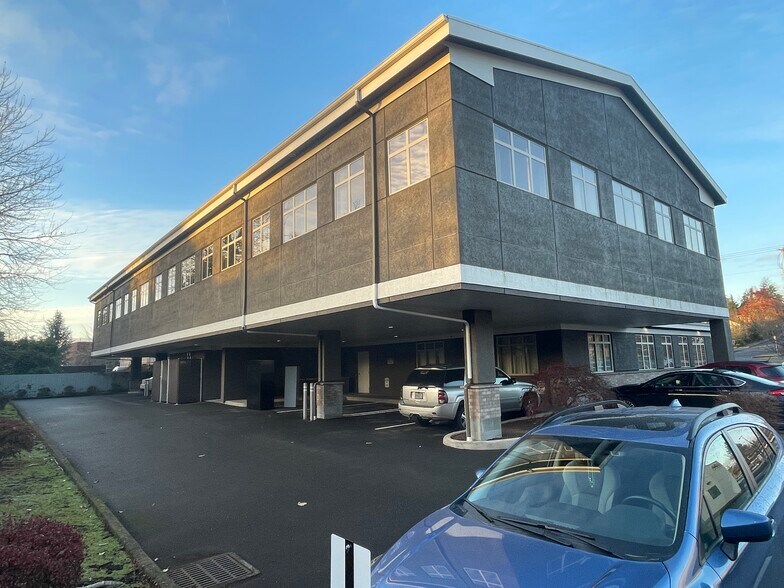 More Photos Of 2720 Commercial St, Salem Office For Sale