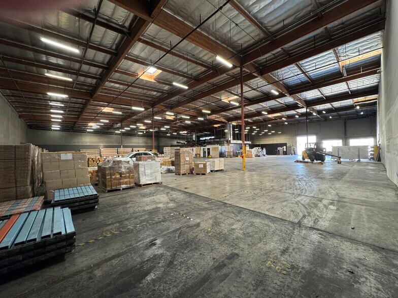 More Photos Of 8963-8969 Bradley Ave, Sun Valley Warehouse For Lease