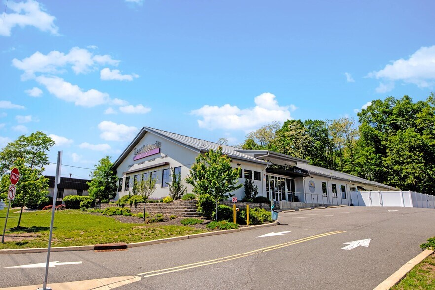 More Photos Of 310 US 22, Green Brook Veterinarian Kennel For Sale