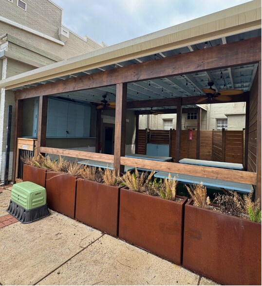 More Photos Of 112 S Main St, Bryan Restaurant For Lease