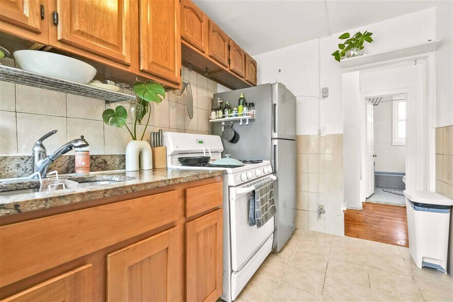 More Photos Of 3930 45th St, Sunnyside Apartments For Sale