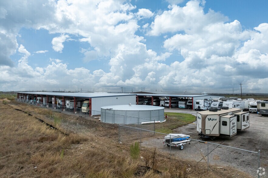 More Photos Of 10777 Highway 183 S, Austin Warehouse For Lease