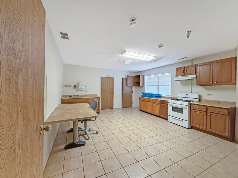 More Photos Of 1919 Sherman Ave, North Chicago Schools For Sale