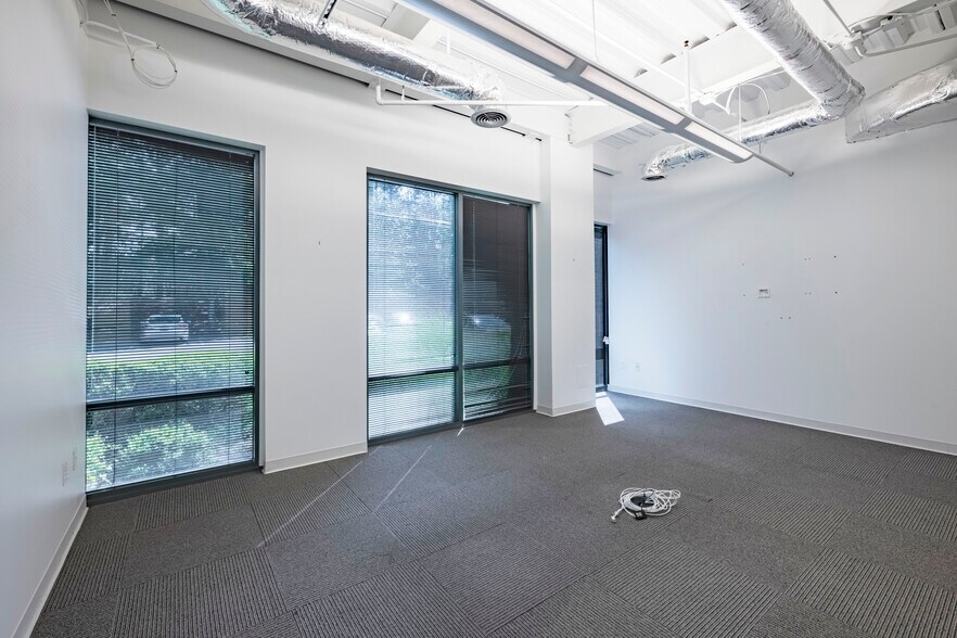 More Photos Of 1990 Vaughn Rd, Kennesaw Office For Sale