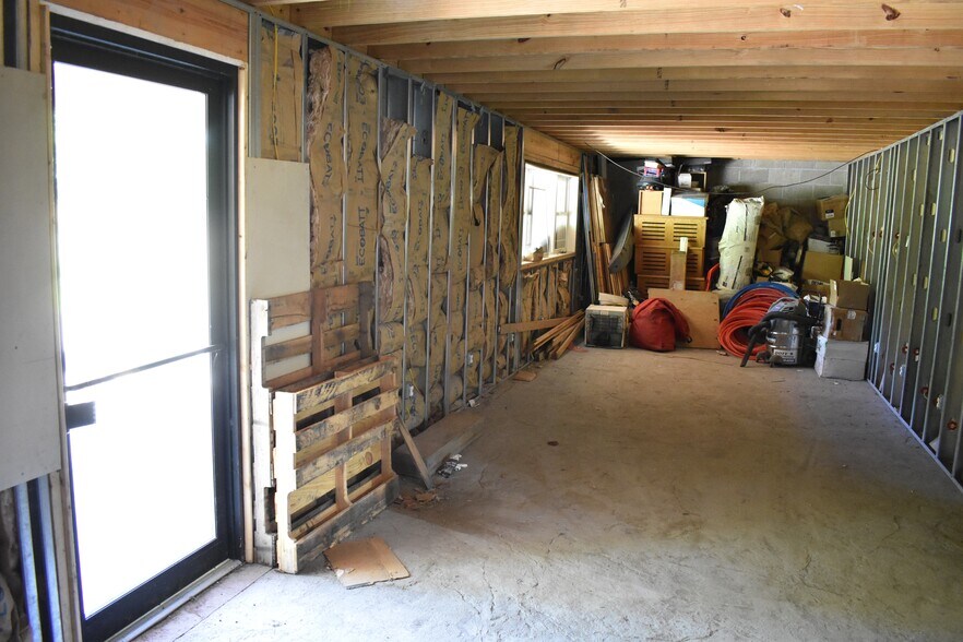 More Photos Of 135 Howard Rd, Fulton Industrial For Sale