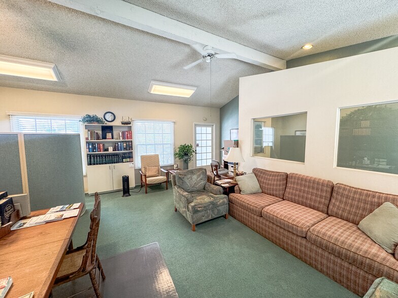 More Photos Of 224 Main St, Seal Beach Storefront For Lease