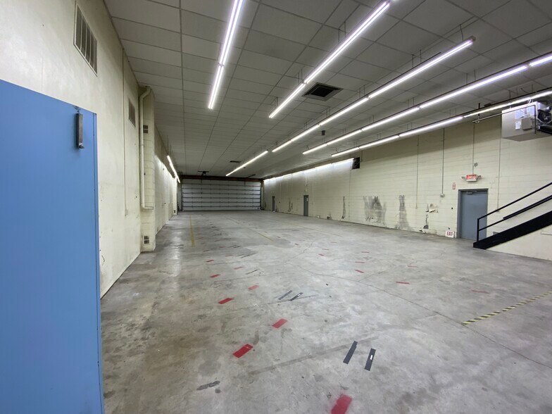 More Photos Of 3821 Industrial Blvd, Indianapolis Light Distribution For Sale