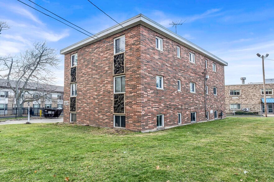 More Photos Of 18809 Bella Dr, Cleveland Apartments For Sale