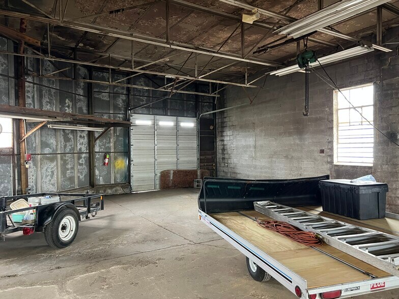 More Photos Of 636 Third Ave, Dallas Warehouse For Sale