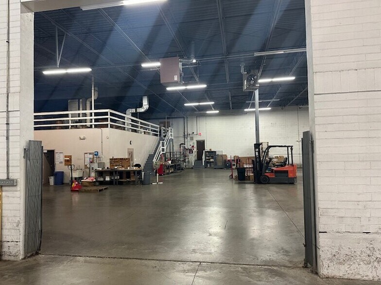 More Photos Of 290 Industrial Dr, Wauconda Warehouse For Sale