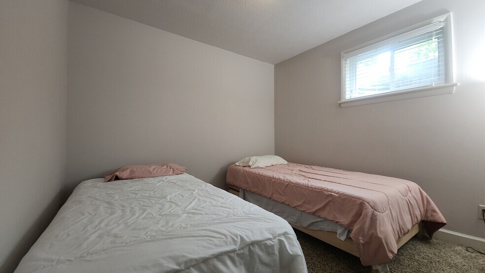 More Photos Of 958 College Ave, Harrisonburg Apartments For Sale