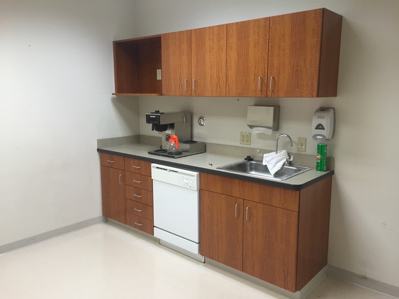 More Photos Of 7421 Highway N, Dardenne Prairie General Retail For Lease