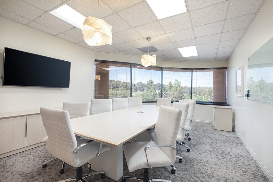 More Photos Of 11440 W Bernardo Ct, San Diego Coworking Space