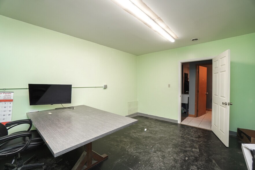 More Photos Of 4007 Bach Buxton Rd, Amelia Warehouse For Lease