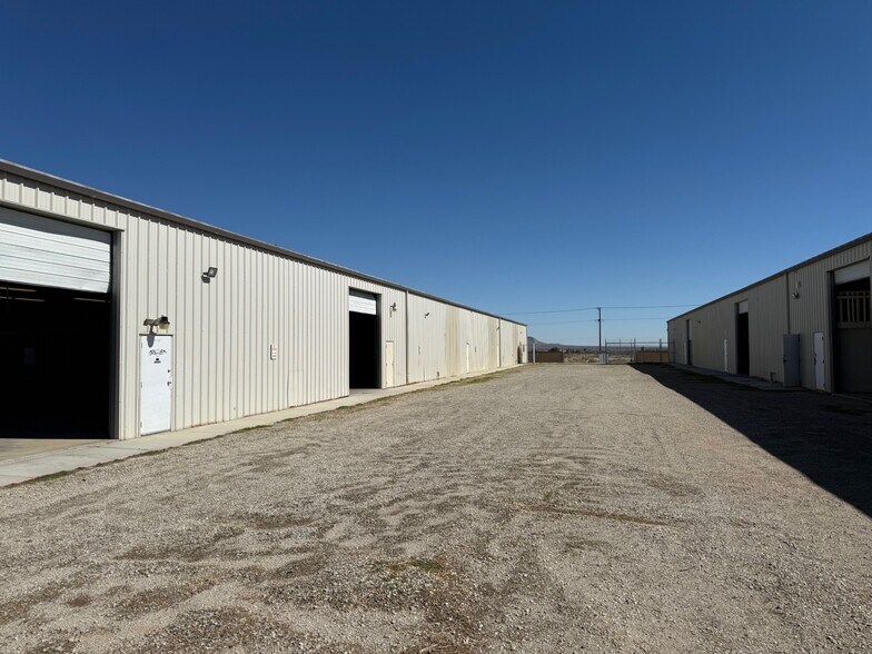More Photos Of 19331-19441 Neuralia Rd, California City Warehouse For Sale