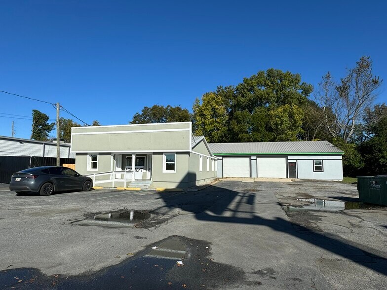 More Photos Of 2812 Watson Blvd, Centerville Storefront For Lease