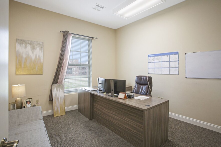 More Photos Of 1773 Ryan St, Lake Charles Office For Sale