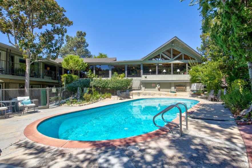 More Photos Of 13383 Sierra Way, Kernville Hotel For Sale