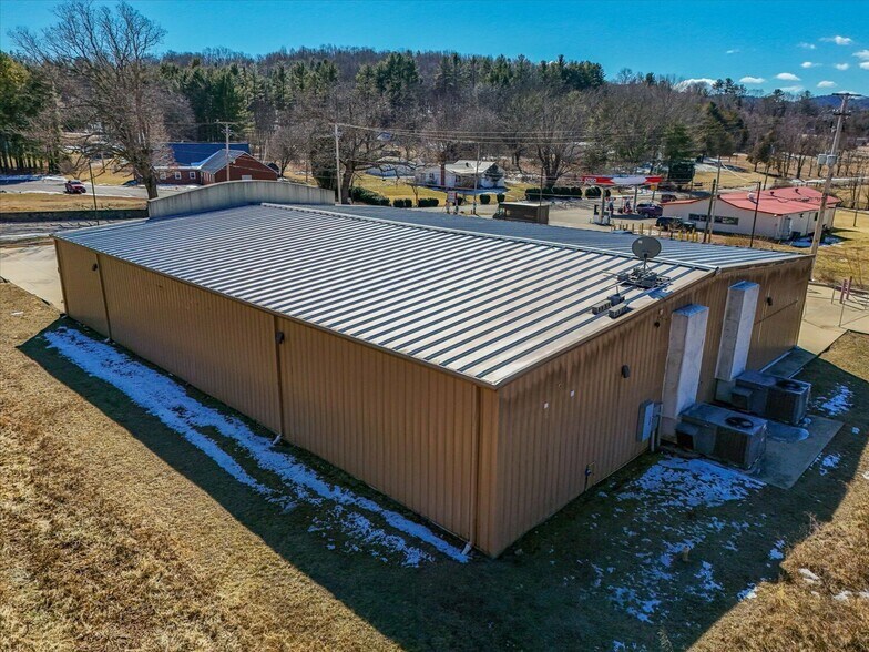 More Photos Of 3560 Foster Falls Rd, Barren Springs General Retail For Sale