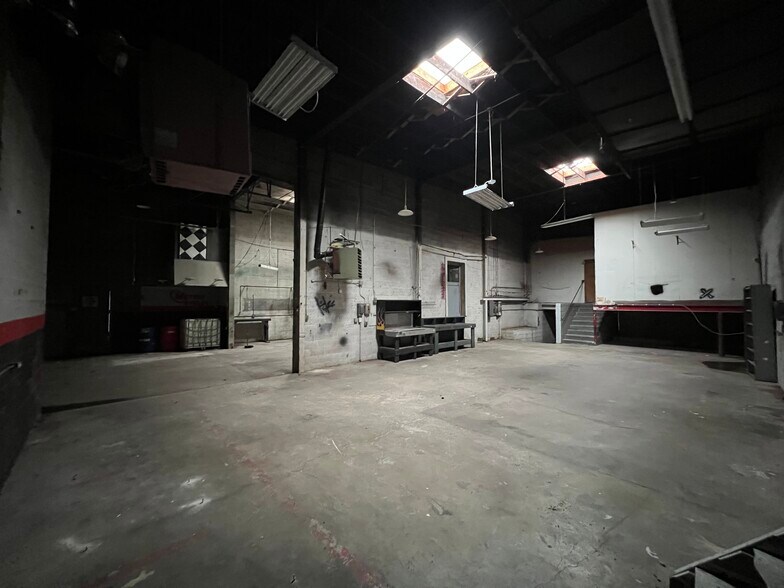 More Photos Of 4941 E Admiral Pl, Tulsa Flex For Sale