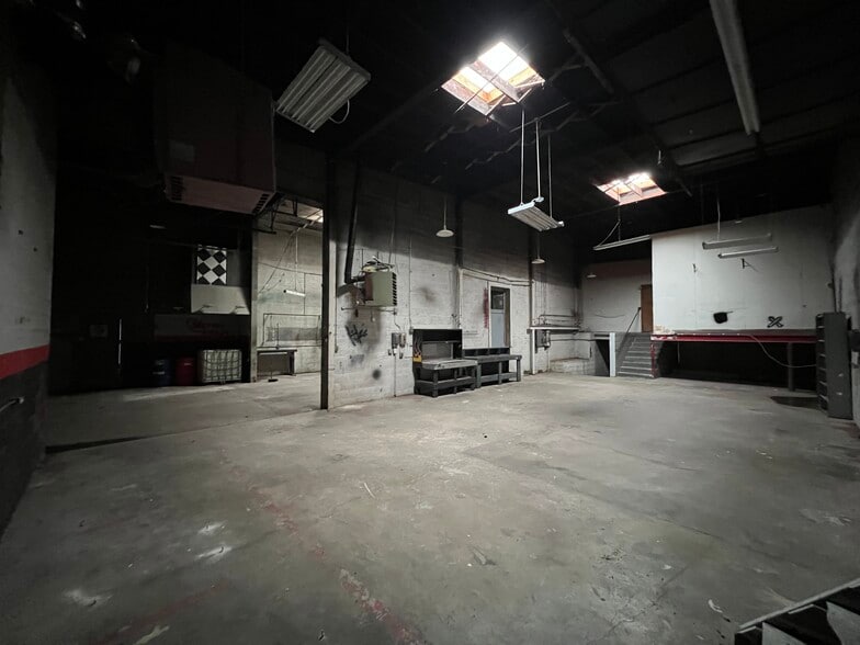 More Photos Of 4941 E Admiral Pl, Tulsa Flex For Lease