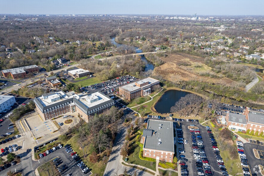 More Photos Of 911 N Elm St, Hinsdale Medical For Lease