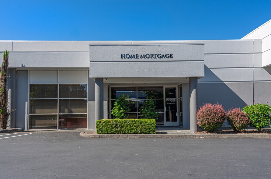 More Photos Of 737 Southpoint Blvd, Petaluma Research And Development For Sale
