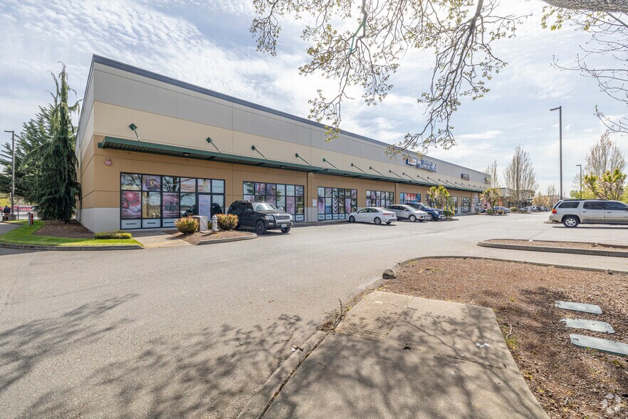 More Photos Of 11317 Steele St S, Parkland Showroom For Lease