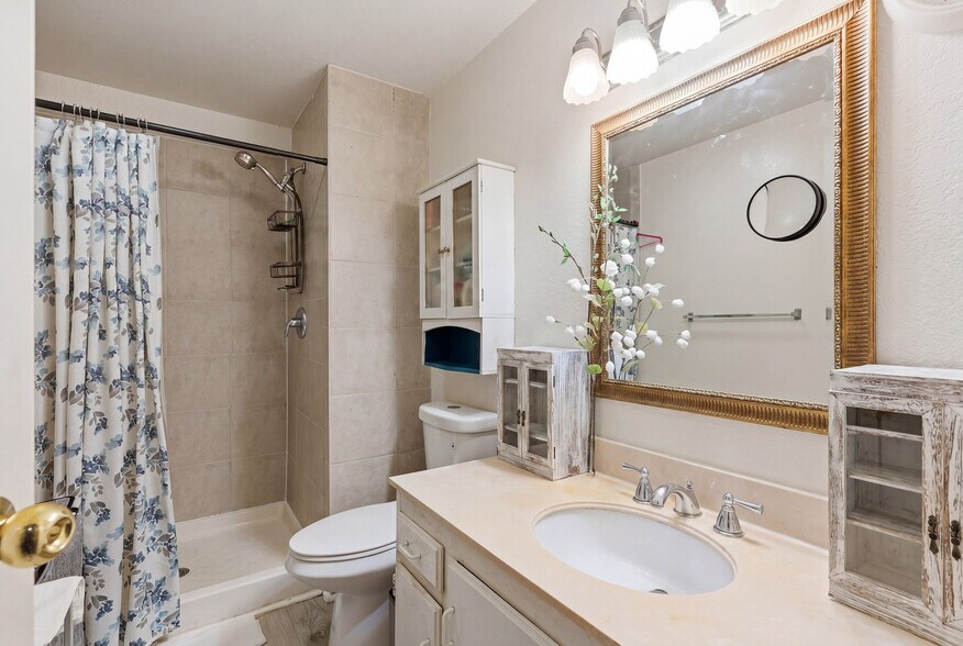More Photos Of 14506 NE 6th Pl, Bellevue Apartments For Sale