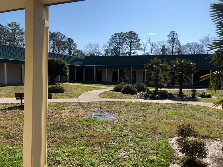 More Photos Of 606 Denbigh Blvd, Newport News Office For Lease