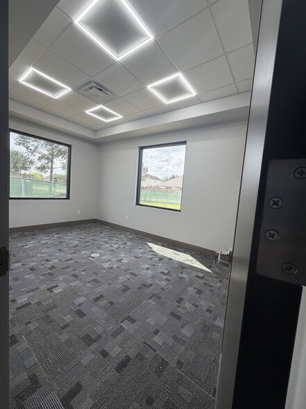 More Photos Of 1849 Forest Park Ln, Pearland Medical For Sale