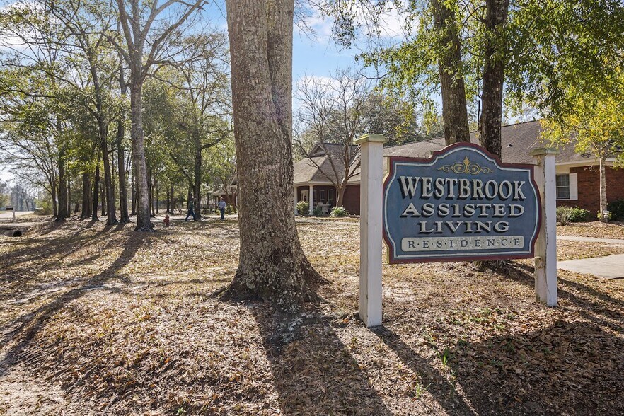 More Photos Of 100 W Lake Professional Park, Geneva Assisted Living For Sale