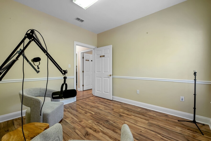 More Photos Of 2888 Mahan Dr, Tallahassee Medical For Lease