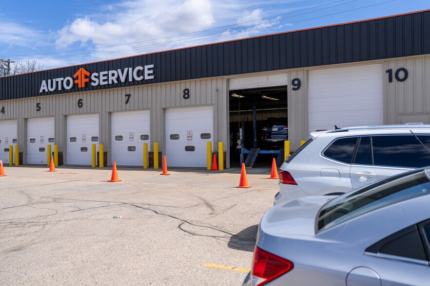 More Photos Of N96 W18200 County Line Rd, Germantown Freestanding For Sale