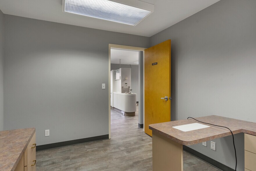 More Photos Of 151 W Washington St, Stayton Storefront Retail Office For Lease