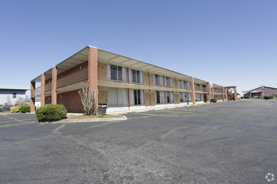 More Photos Of 107-n N Rand Dr, Searcy Hotel For Sale