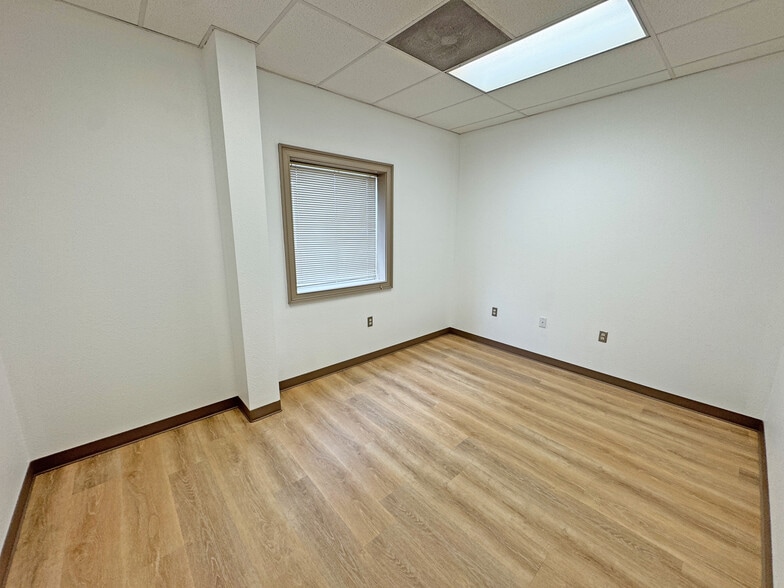 More Photos Of 1627 Columbia College Dr, Columbia Warehouse For Sale