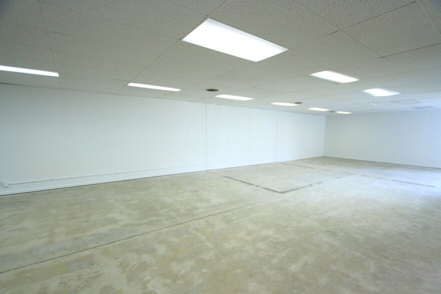 More Photos Of 108 SE 6th St, Abilene Specialty For Sale