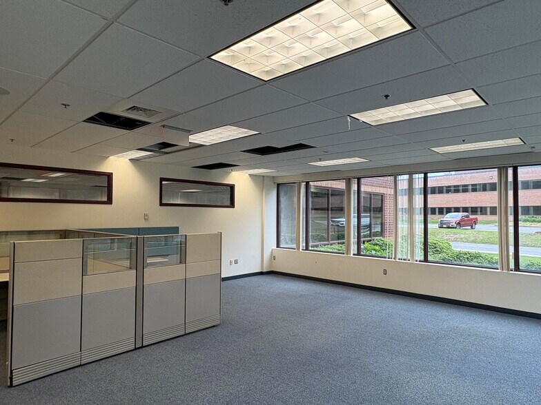 More Photos Of 201 Riverneck Rd, Chelmsford Office For Lease
